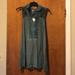 Adorable lace detail long tank!